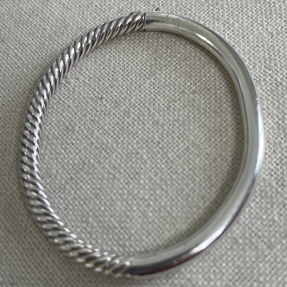 David Yurman Silver Twisted Bangle Bracelet with Hinged Clasp - Picture 13 of 15